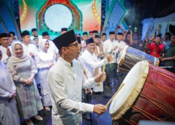 Wali Kota Medan Rico Waas saat membuka perhelatan Ramadhan Fair XIX tahun 2025, Sabtu (8/3/2025) malam di Taman Sri Deli, Jalan Sisingamangaraja, Medan.
