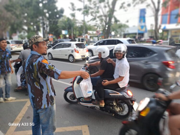 PAC IPK Medan Polonia Berbagi Takjil