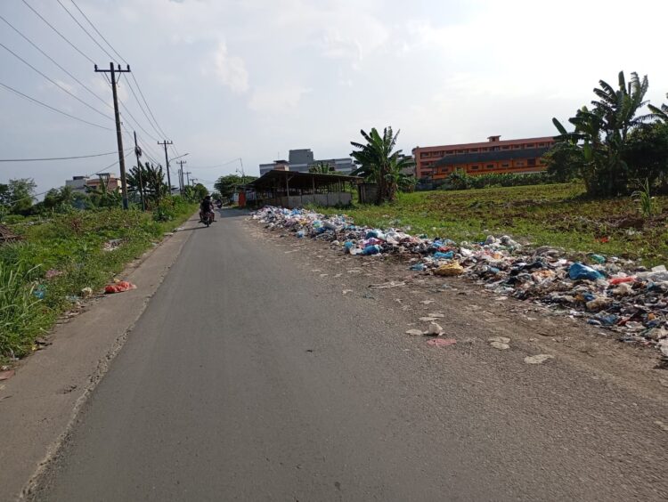 Banyak Sampah Di Kawasan Tanjungmorawa, Bupati Harus Tegur Camatnya!