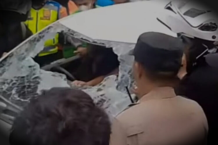 Tabrak Lari Pemotor, Pengendara Mobil Diamuk Massa di Jalan SM Raja Medan