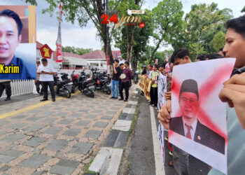 Puluhan Mahasiswa Geruduk Kantor Gerindra Sumut Desak Pemecatan Ajie Karim