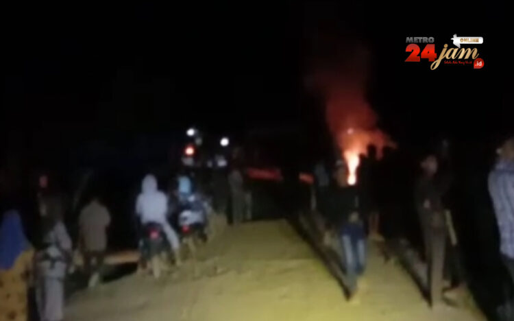 Truk Pengangkut Bantuan Sembako di Langkahan Aceh Utara Dibakar Warga