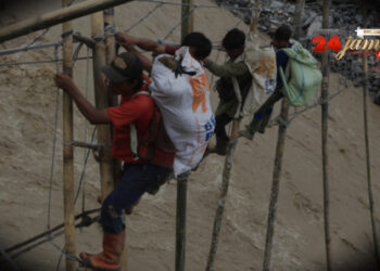Demi Menyambung Nyawa, Warga Rela Pertaruhkan Nyawa Lewati Jembatan Kawat di Bener Meriah