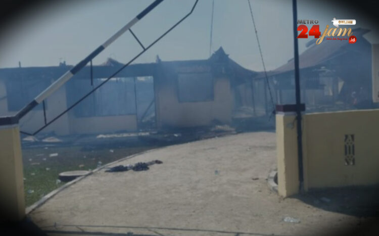 Pengedar Narkoba Dilepas, Markas Polsek Muara Batanggadis Dibakar!