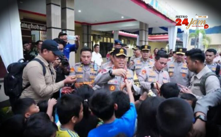 Tinjau Kondisi Bencana di Tapteng, Wakapolri Temukan 6 Perkampungan yang Masih Terisolir