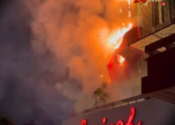 Gedung Lantai 2 Sarinah Jakarta Terbakar