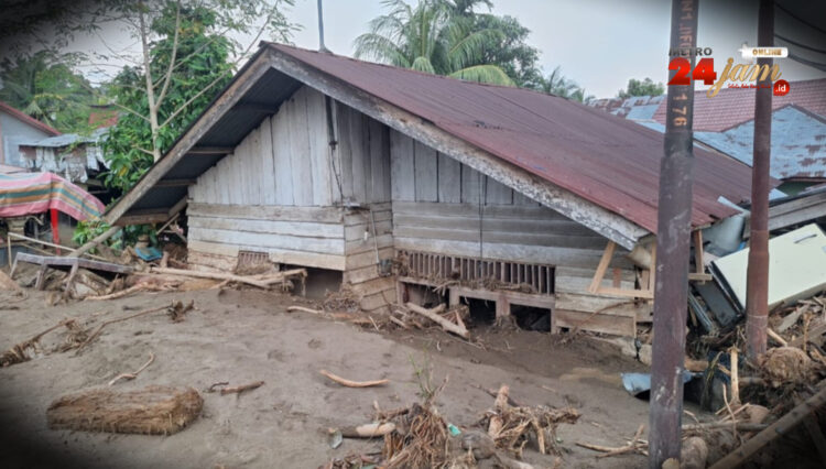 Sudah Sebulan Berlalu, Rumah Warga yang Terendam Endapan Lumpur tak Tersentuh Bantuan