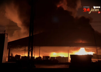 Kebakaran Hebat Hanguskan Pabrik Swallow di Tanjung Mulia Medan Deli
