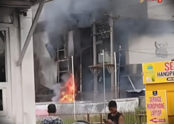 Diiringi 3 Kali Suara Ledakan, Sisi Kanan Bangunan Plaza Millenium Terbakar