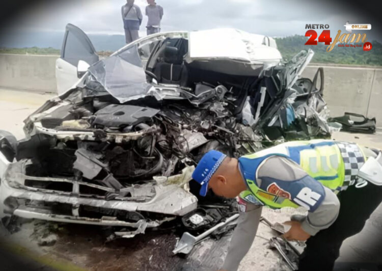 Kecelakaan Maut di Ruas Tol Sibanceh, Innova Reborn Remuk Hantam Pantat Truk Kontainer