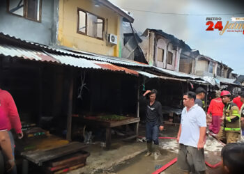 Kebakaran Hebat Terjadi di Pajak Pekong Pekan Labuhan, Puluhan Rumah Ludes