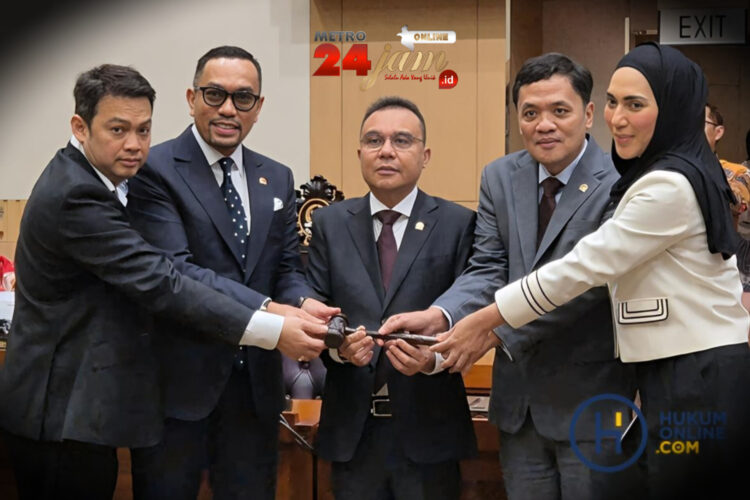 Setelah Sempat Didemo dan Dipaksa Mundur, Kini Sahroni Malah Kembali jadi Pimpinan Komisi III
