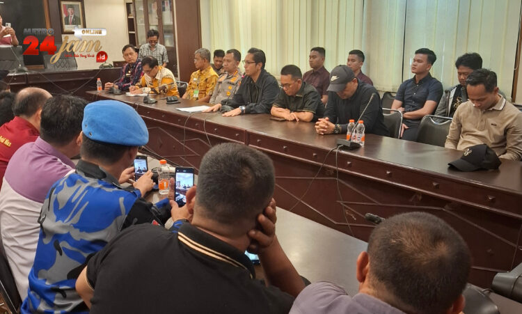 Hampir 4 Jam Dialog dengan Wali Kota Medan, Hasilnya Rico Waas Tolak Cabut Surat Edaran!