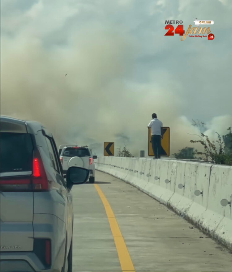 Asap Tebal dari Bakaran Tebu Perkebunan akibatkan Kecelakaan Beruntun di Jalan Tol Binjai-Stabat