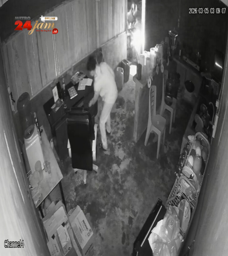 2 Maling Tabung Gas di Warung Kawasan Jalan Ngumban Surbakti Terekam CCTV