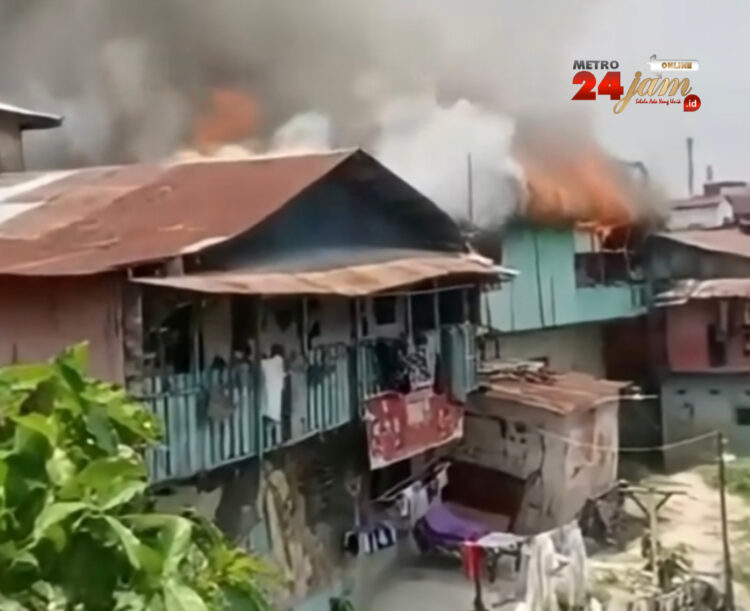 Kebakaran di Multatuli Sempat Bikin Panik, Sedikitnya 8 Rumah Terbakar