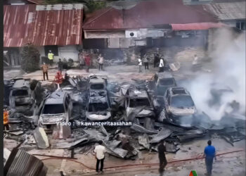 Kebakaran Hebat Hanguskan Belasan Mobil di Kisaran