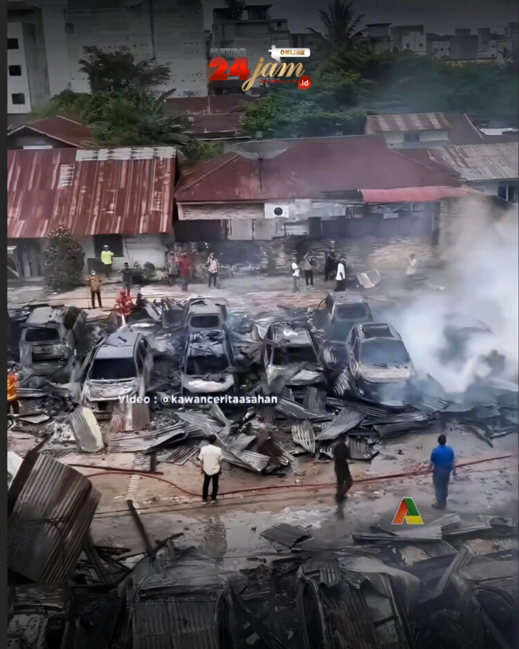 Kebakaran Hebat Hanguskan Belasan Mobil di Kisaran