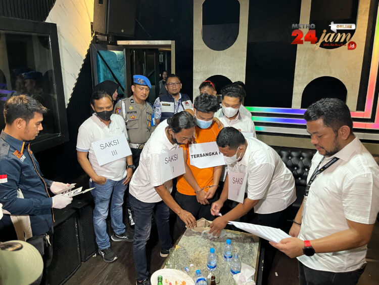 Dari Pra-Rekons Perdagangan Narkoba di Phantom KTV, Polisi dan Bea Cukai Temukan 7 Miras Bercukai Palsu