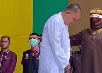 Dipergoki Berduaan di Kamar Hotel, Mantan Ajudan Ketua DPR Aceh Dicambuk 20 Kali