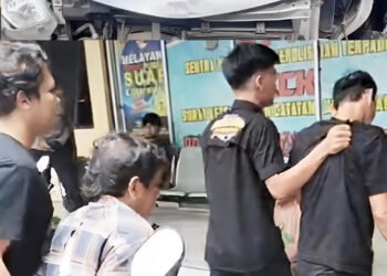 Kabur Usai Tabrak Motor Depan BRI Cabang Siantar, Mobil BK 1827 NW Dirusak Massa
